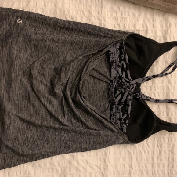 Lululumon Athletica Grey Work Out Top - Picture 2 of 2